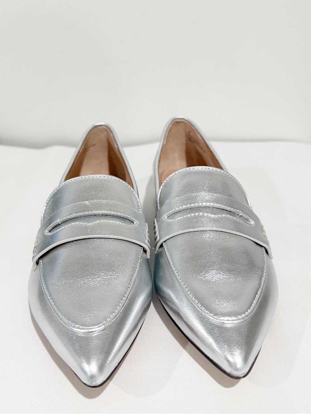 TALBOTS Scarlet Pointed Toe Metallic Leather Loafers NEW Silver Preppy Size 9 - Picture 2 of 12